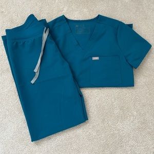 FIGS XS Limited Edition Pacific Blue Set